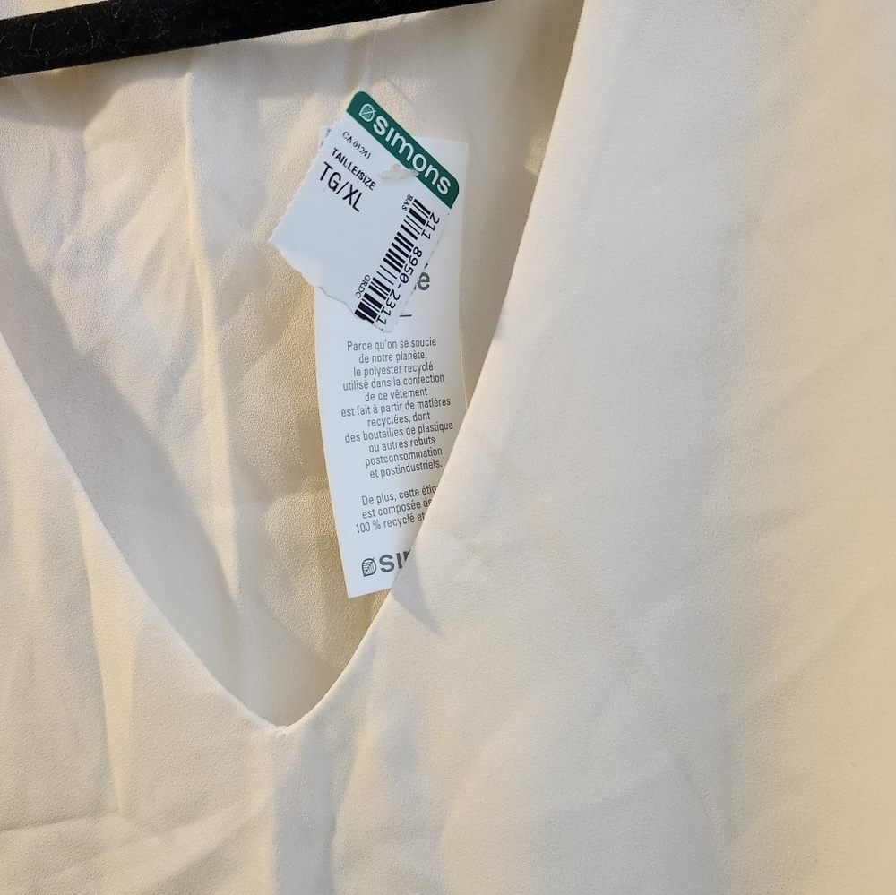 NWT- Simons Contemporaine V Neck Silky Cami - Picture 4 of 6